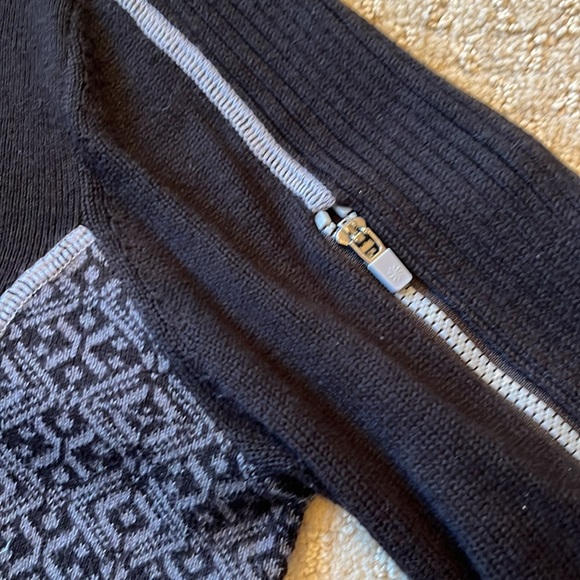Athleta multi detailed half zip pull over sweater, gray and black size medium - Picture 2 of 7